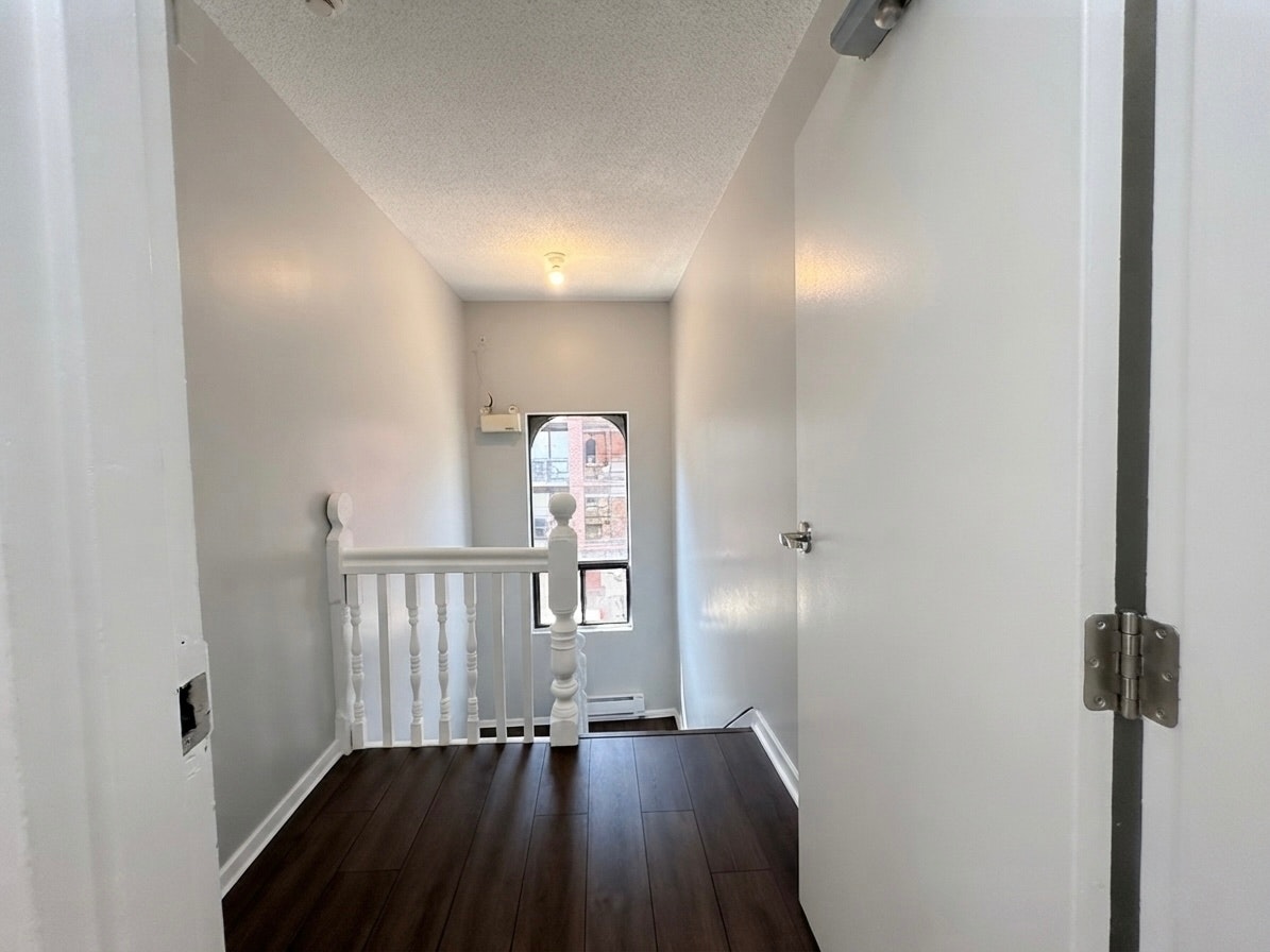 6-249 Logan Avenue, Toronto, ON, M4M 2N2 - 8