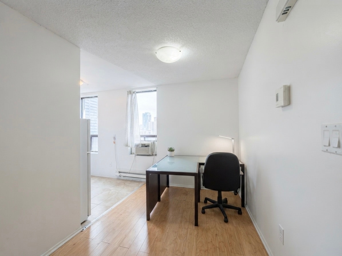 6-249 Logan Avenue, Toronto, ON, M4M 2N2 - 2