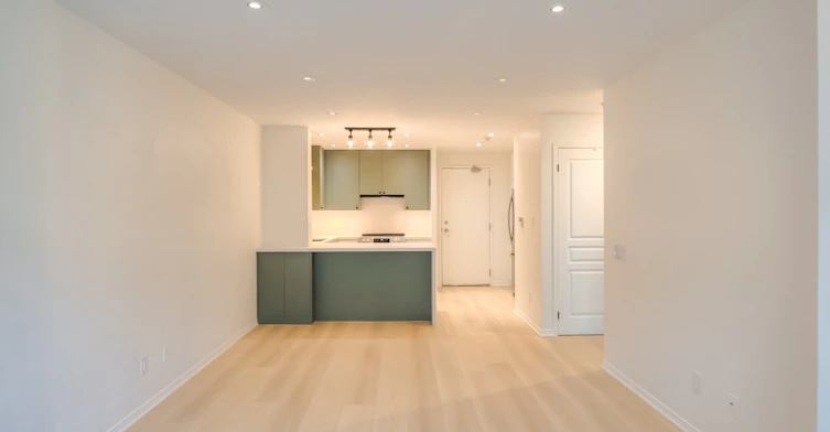 512-1863 Queen Street East, Toronto, ON, M4L 3Z9 - 5