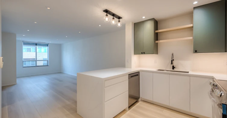 512-1863 Queen Street East, Toronto, ON, M4L 3Z9