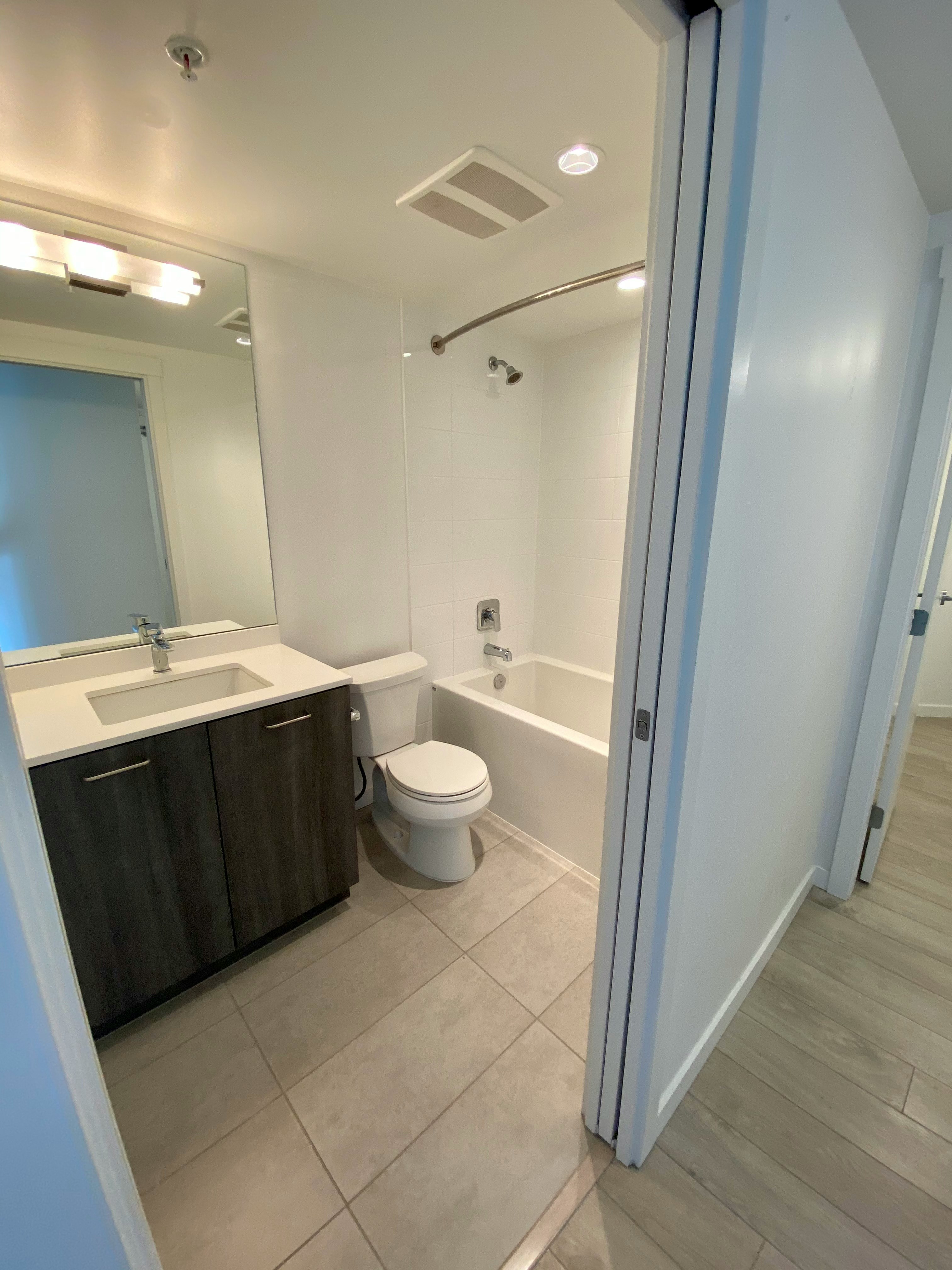 1201-685 Pacific Boulevard, Vancouver, BC, V6B 0R4 - 8