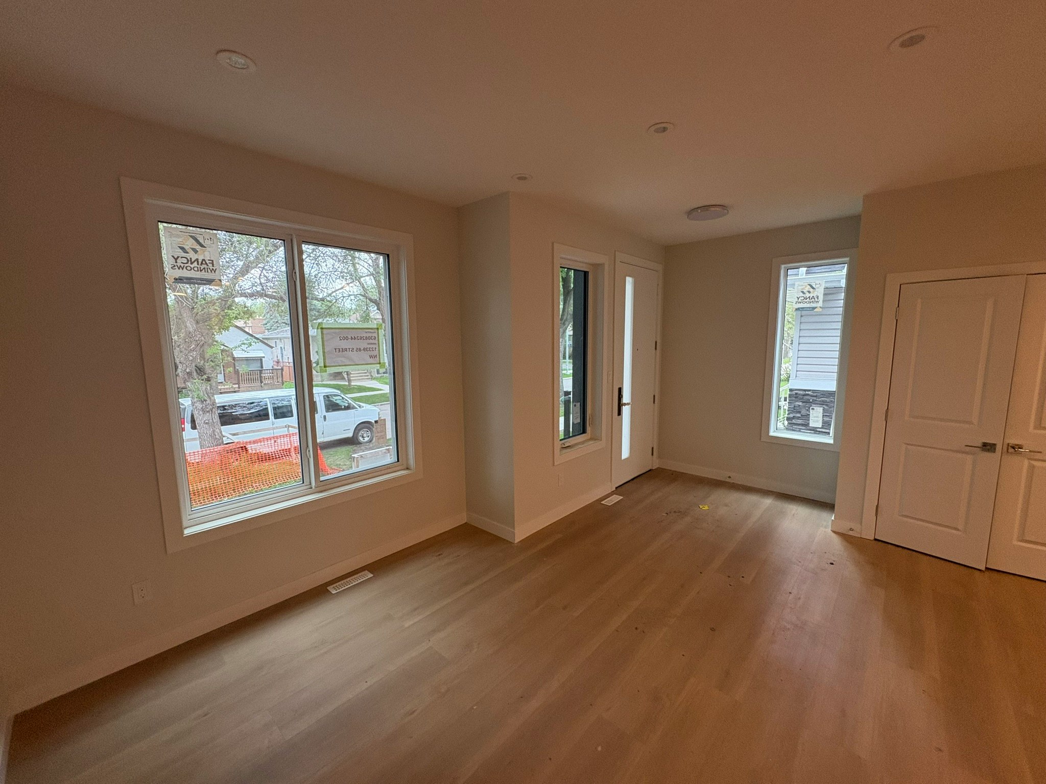 12337 85 Street Northwest, Edmonton, AB, T5B 3H1 - 4