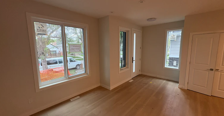 12337 85 Street Northwest, Edmonton, AB, T5B 3H1 - 4