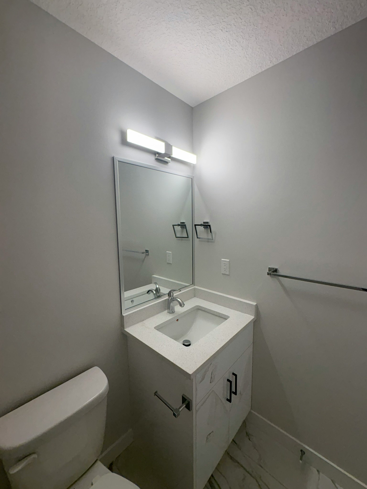 12337 85 Street Northwest, Edmonton, AB, T5B 3H1 - 6