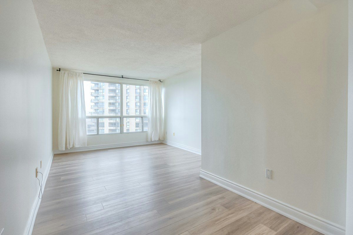 2504-5 Concorde Place, Toronto, ON, M3C 3K6 - 9