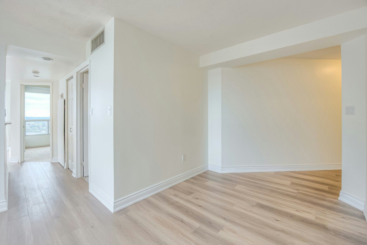2504-5 Concorde Place, Toronto, ON, M3C 3K6 - 13