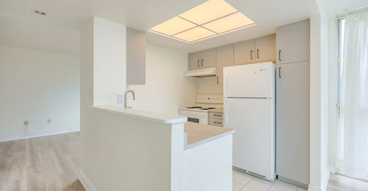 2504-5 Concorde Place, Toronto, ON, M3C 3K6 - 8
