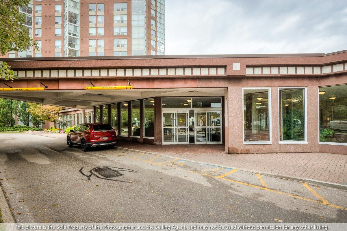 2504-5 Concorde Place, Toronto, ON, M3C 3K6 - 25