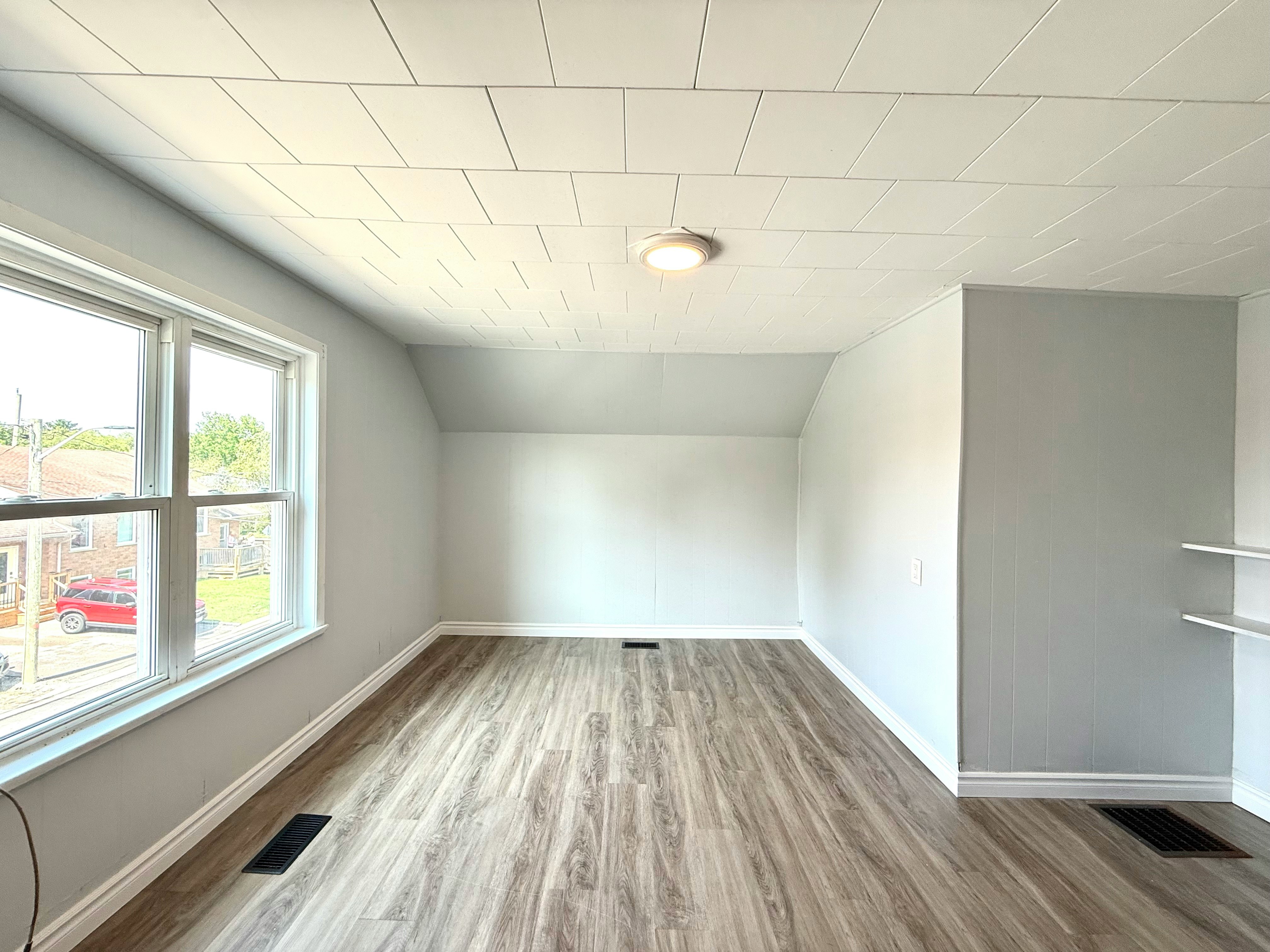 26 Albina Street, Welland, ON, L3C 1P3 - 4