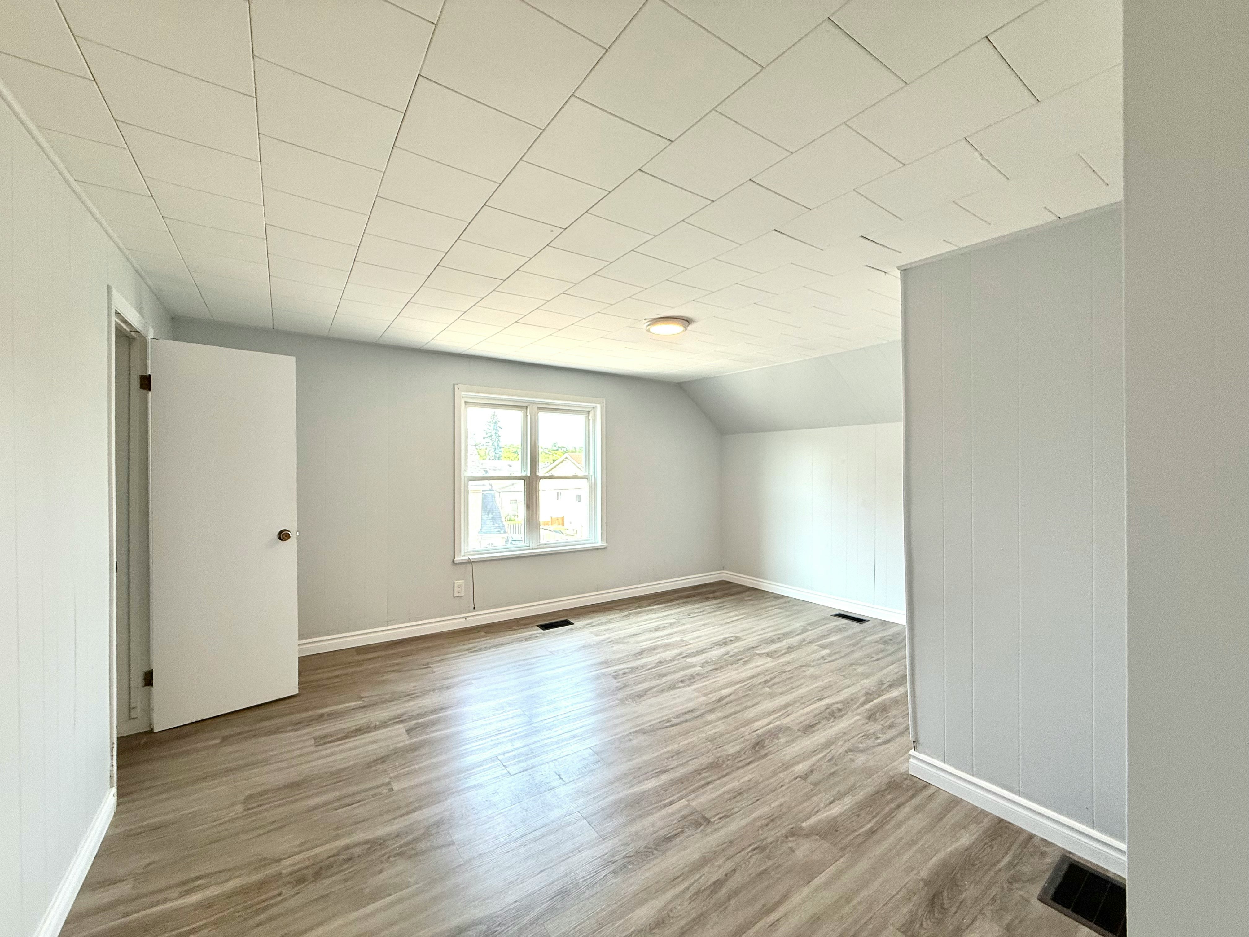 26 Albina Street, Welland, ON, L3C 1P3 - 3