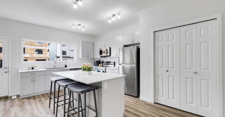 1227 16 Avenue NW, Edmonton, AB, T6T 0S9 - 5
