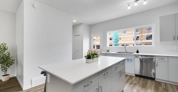 1227 16 Avenue NW, Edmonton, AB, T6T 0S9 - 6