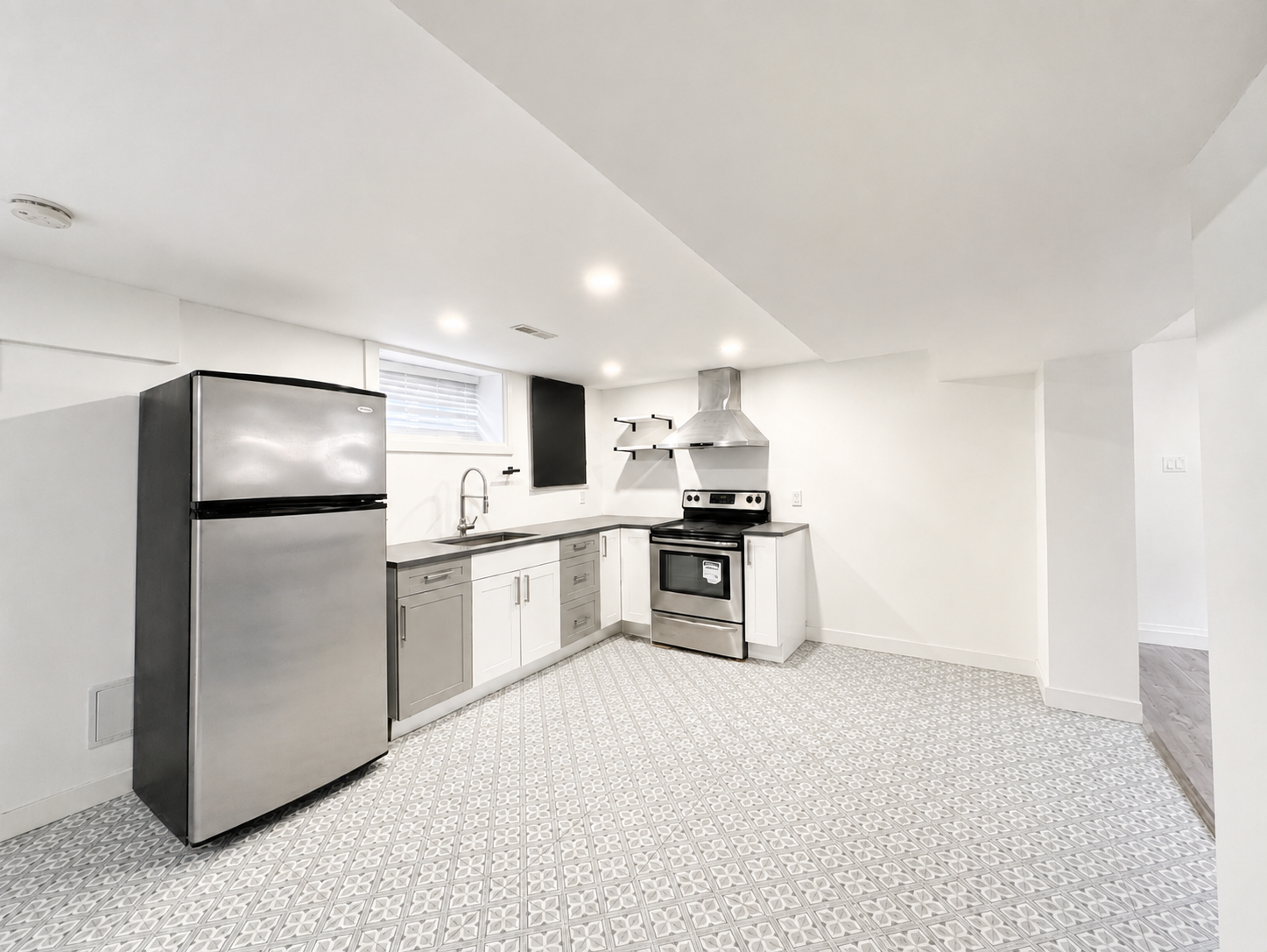 908 Fennell Avenue East, Hamilton, ON, L8V 1W6 - 2
