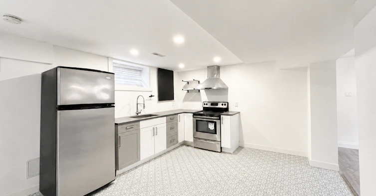 908 Fennell Avenue East, Hamilton, ON, L8V 1W6 - 2