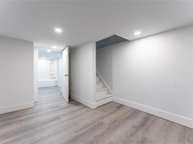 39 Glendale Avenue N, Hamilton, ON, L8L 7J5 - 26
