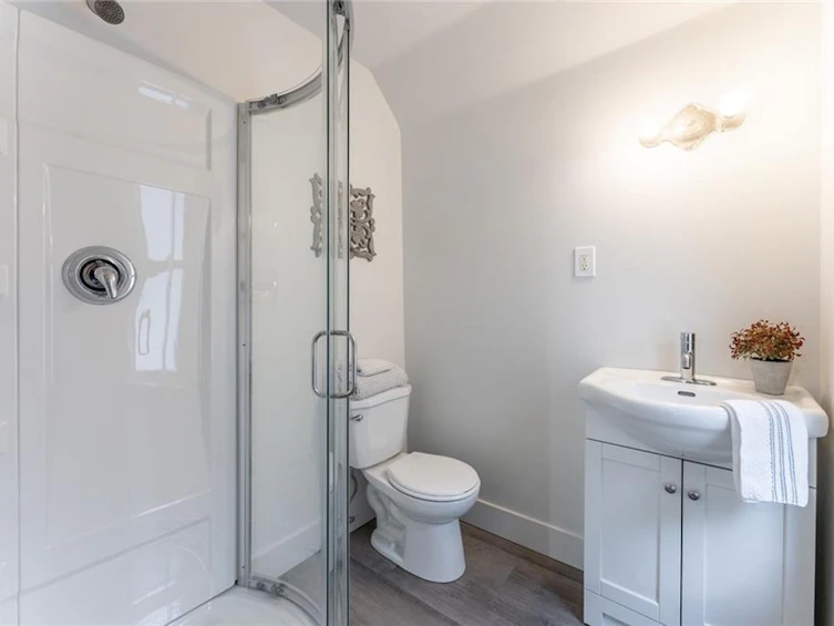 39 Glendale Avenue N, Hamilton, ON, L8L 7J5 - 15