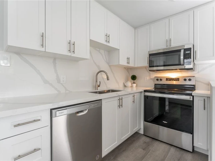 39 Glendale Avenue N, Hamilton, ON, L8L 7J5 - 8