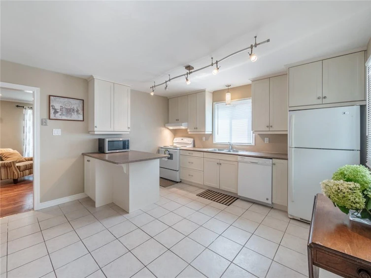 598 Brigadoon Drive, Hamilton, ON, L9C 6E7 - 5