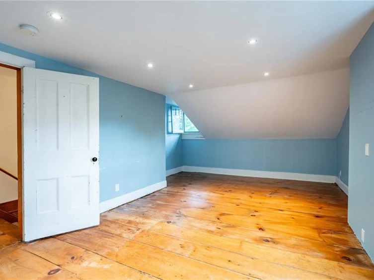 8 Market Street N, Hamilton, ON, L9H 2Y1 - 17