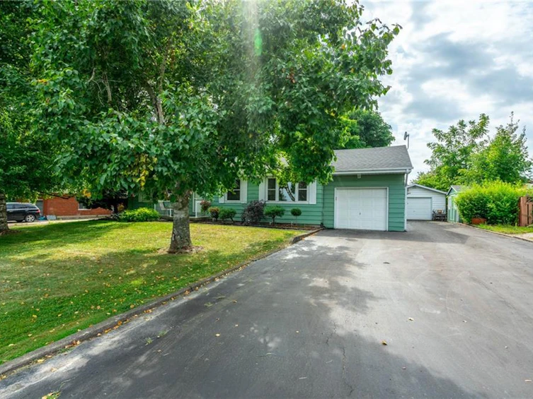 3 Algonquin Avenue, Hamilton, ON, L9H 7K9 - 2