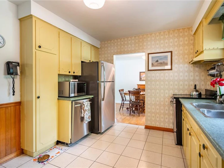 3 Algonquin Avenue, Hamilton, ON, L9H 7K9 - 12