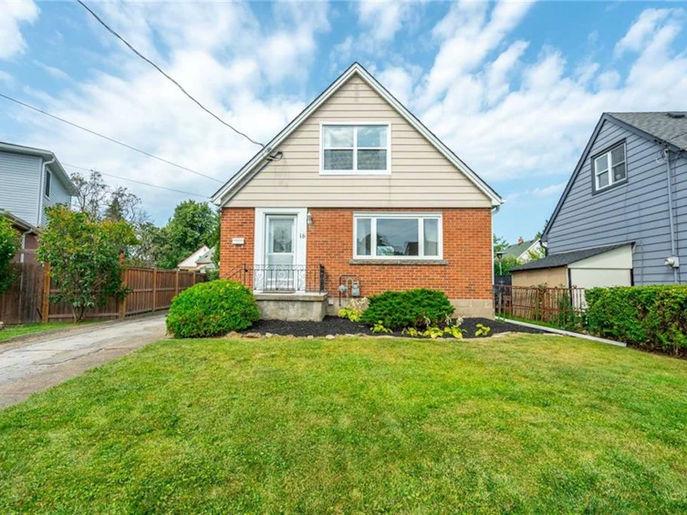 16 Burns Place, Hamilton, ON, L8V 1N7