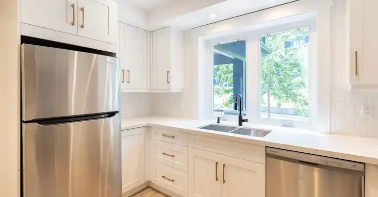 129 Kenilworth Avenue, Toronto, ON, M4L 3S7 - 8