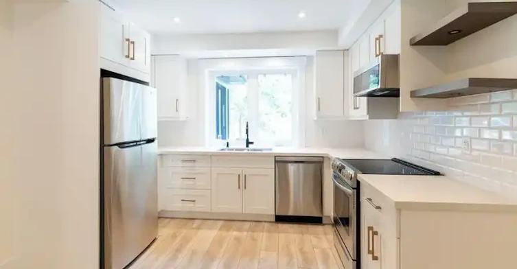 129 Kenilworth Avenue, Toronto, ON, M4L 3S7