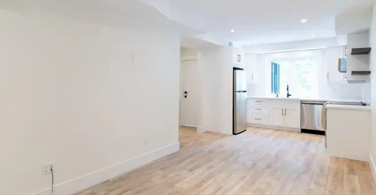 129 Kenilworth Avenue, Toronto, ON, M4L 3S7 - 6