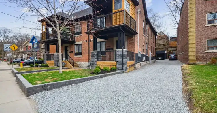 129 Kenilworth Avenue, Toronto, ON, M4L 3S7 - 4