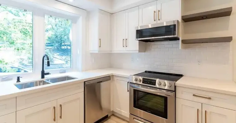 129 Kenilworth Avenue, Toronto, ON, M4L 3S7 - 5