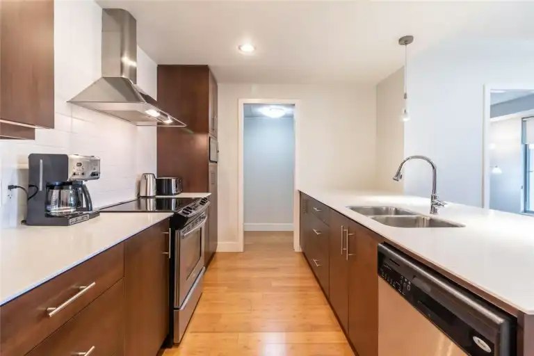 2040 Springfield Road, Kelowna, BC, V1Y 5V8 - 2