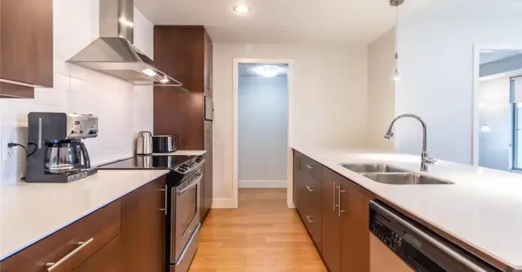 2040 Springfield Road, Kelowna, BC, V1Y 5V8 - 2
