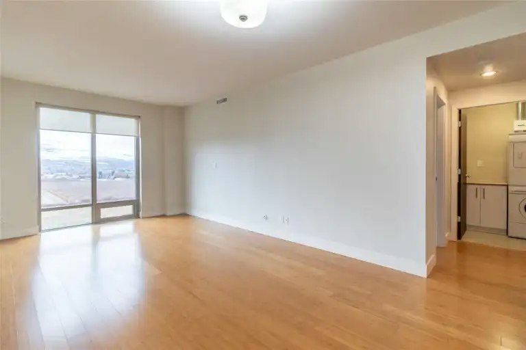 2040 Springfield Road, Kelowna, BC, V1Y 5V8 - 3