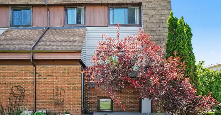 11D Woodvale Green, Ottawa, ON, K2G 4G9