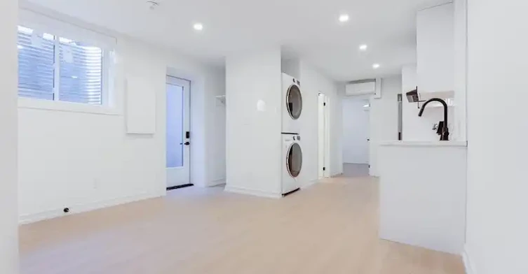 11 Condor Avenue, Toronto, ON, M4J 3M5 - 5