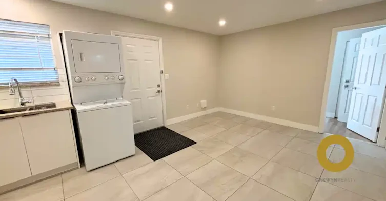 2821 Victoria Drive, Vancouver, BC, V5N 4L5 - 4