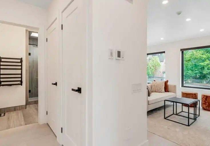 20 Leslie Garden Lane, Toronto, ON, M4M 3B4 - 14