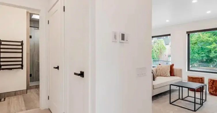 20 Leslie Garden Lane, Toronto, ON, M4M 3B4 - 14