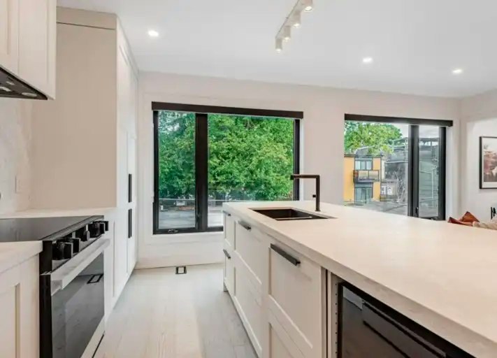 20 Leslie Garden Lane, Toronto, ON, M4M 3B4 - 7