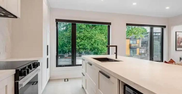 20 Leslie Garden Lane, Toronto, ON, M4M 3B4 - 7