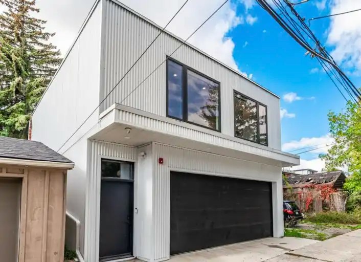 20 Leslie Garden Lane, Toronto, ON, M4M 3B4