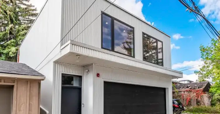 20 Leslie Garden Lane, Toronto, ON, M4M 3B4