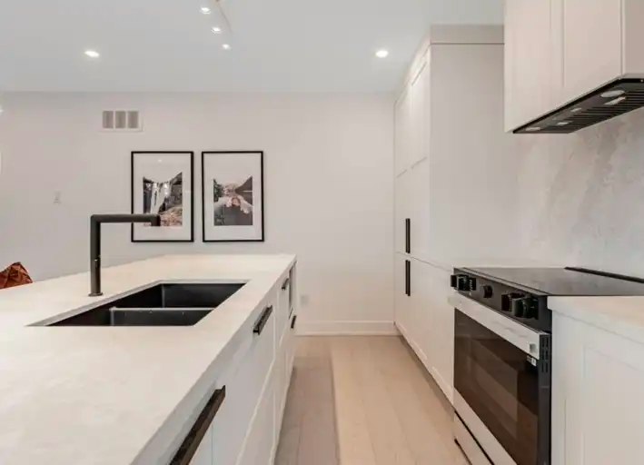 20 Leslie Garden Lane, Toronto, ON, M4M 3B4 - 8