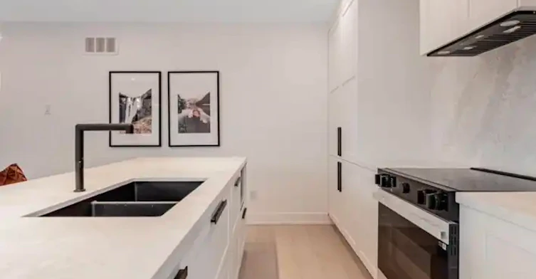 20 Leslie Garden Lane, Toronto, ON, M4M 3B4 - 8