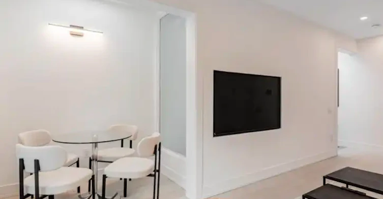 20 Leslie Garden Lane, Toronto, ON, M4M 3B4 - 13