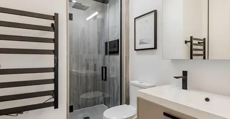 20 Leslie Garden Lane, Toronto, ON, M4M 3B4 - 19