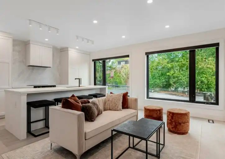 20 Leslie Garden Lane, Toronto, ON, M4M 3B4 - 3