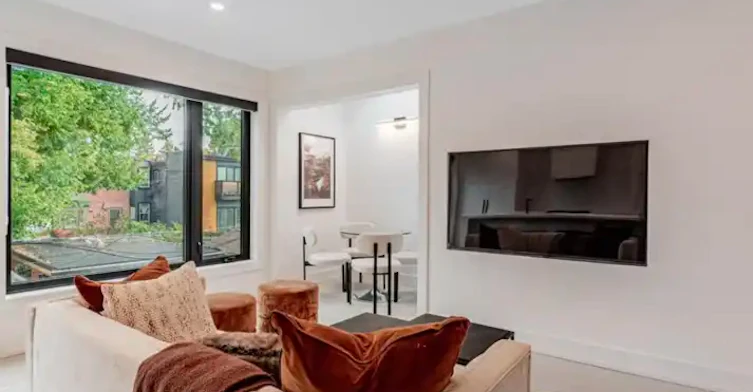 20 Leslie Garden Lane, Toronto, ON, M4M 3B4 - 4