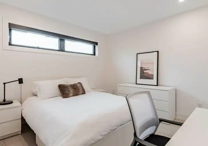 20 Leslie Garden Lane, Toronto, ON, M4M 3B4 - 15
